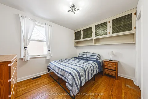 271 East 38th St, Hamilton, ON L8V 4G2