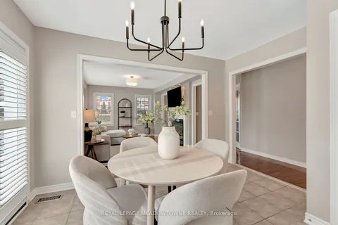 19 Buttercup Cres, Hamilton, ON L8B 0X9