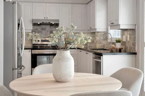 19 Buttercup Cres, Hamilton, ON L8B 0X9