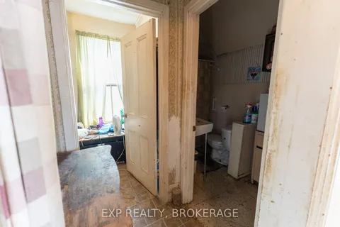 4054 Perth Rd, South Frontenac, ON K0H 1X0