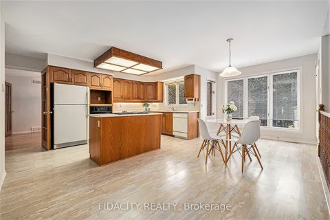 19 Maple Grove Rd, Kanata, ON K2L 2S7