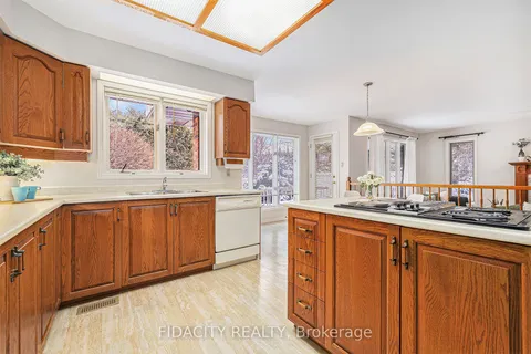 19 Maple Grove Rd, Kanata, ON K2L 2S7