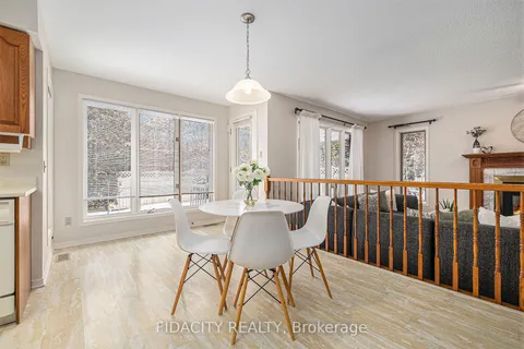 19 Maple Grove Rd, Kanata, ON K2L 2S7