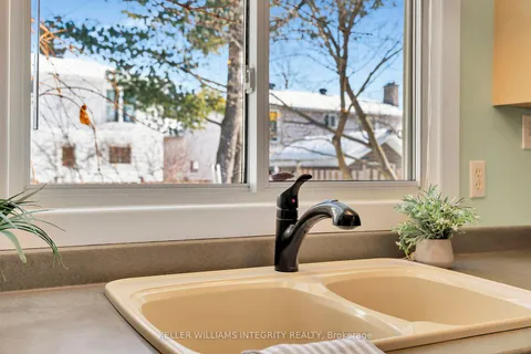 28 Wedgewood Cres, Blackburn Hamlet, ON K1B 4B4