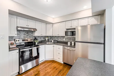 2072 P Ave, Alta Vista and Area, ON K1G 6G7
