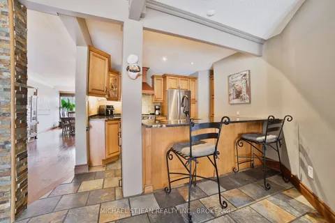 8494 20 Rd, Hamilton, ON L9B 1H6