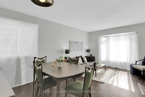 4 Sewell Way, Kanata, ON K2L 2W5