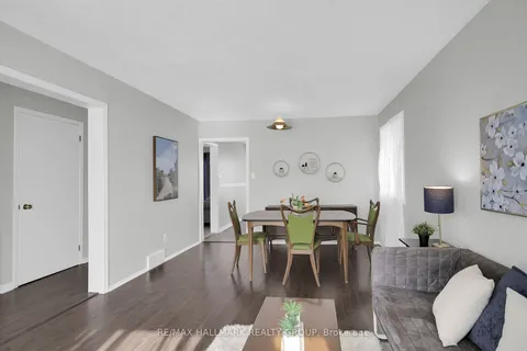 4 Sewell Way, Kanata, ON K2L 2W5