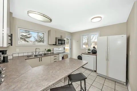 47 Exeter Dr, Barrhaven, ON K2J 1Z9