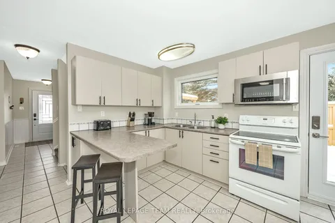 47 Exeter Dr, Barrhaven, ON K2J 1Z9