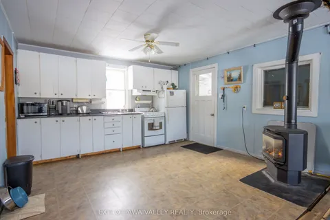 51 Major Lake Road, South Algonquin, ON K0J 2C0
