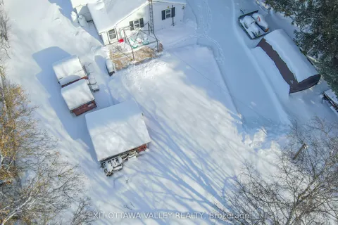 51 Major Lake Road, South Algonquin, ON K0J 2C0