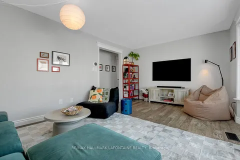 919 Lawnsberry Dr, Orleans - Cumberland and Area, ON K1E 1Y2