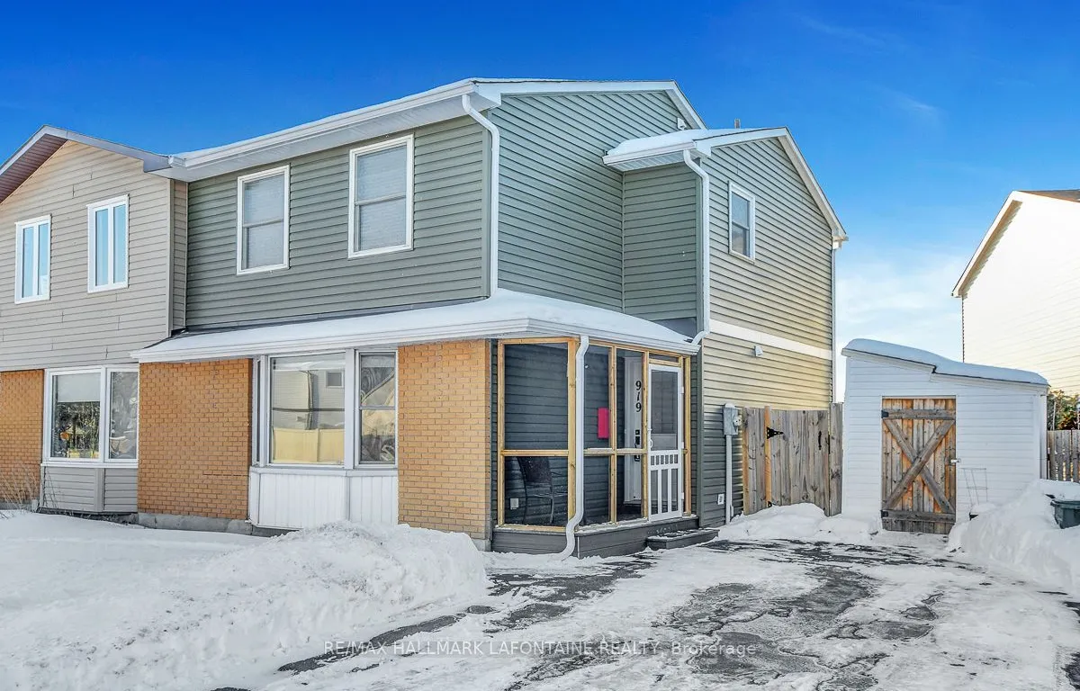 919 Lawnsberry Dr, Orleans - Cumberland and Area, ON K1E 1Y2