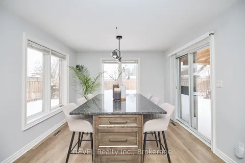 8007 Oakridge Drive, Niagara Falls, ON L2H 2W1