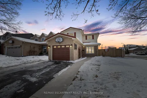 161 TWIN Cres, Hamilton, ON L9B 0H7