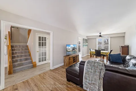 161 TWIN Cres, Hamilton, ON L9B 0H7