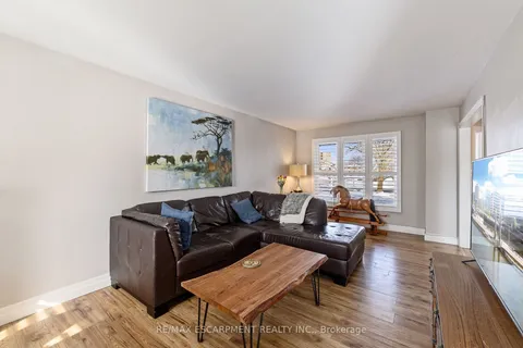 161 TWIN Cres, Hamilton, ON L9B 0H7