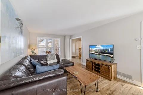 161 TWIN Cres, Hamilton, ON L9B 0H7