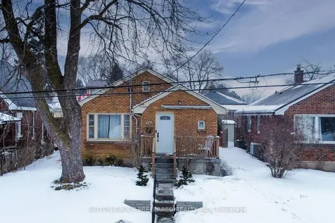 1242 Dundas St, London, ON N5W 3B2