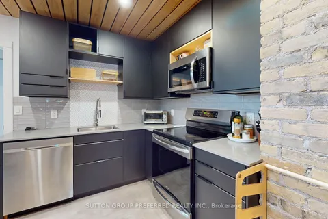 1242 Dundas St, London, ON N5W 3B2