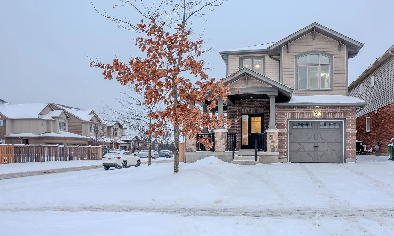 225 Goodwin Dr, Guelph, ON N1L 0K1