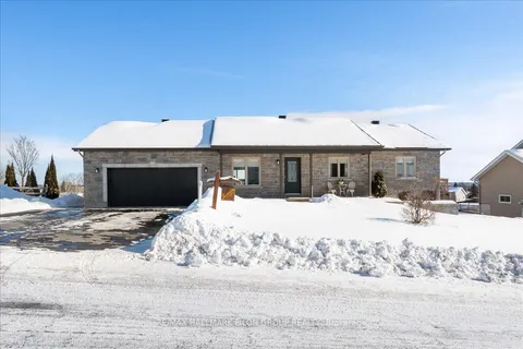 1757 Celine St, Clarence-Rockland, ON K0A 1N0