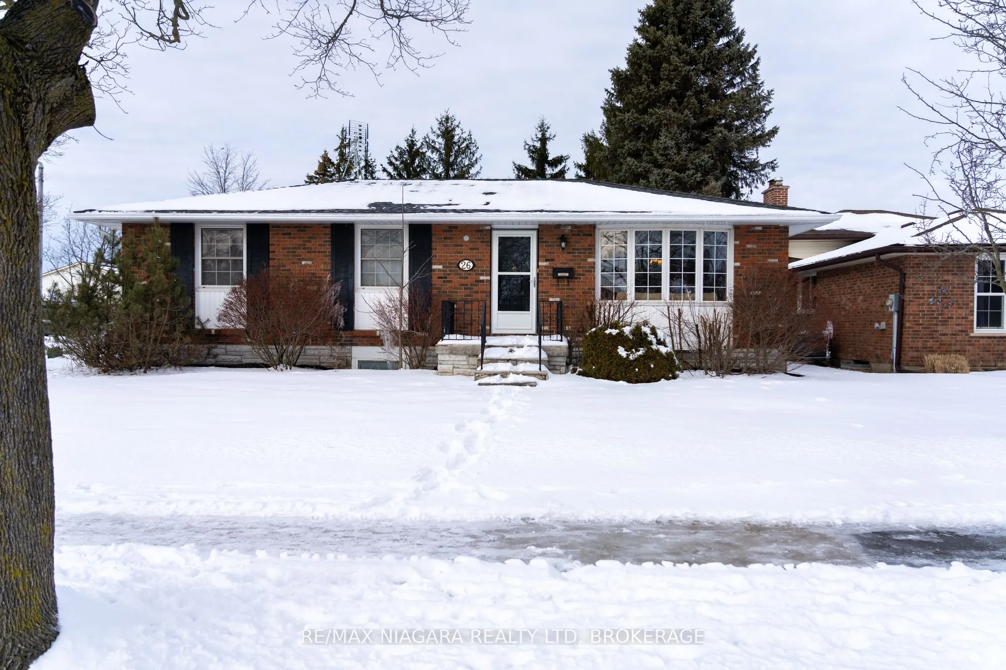 26 Page Drive, Welland, ON L3C 6E4
