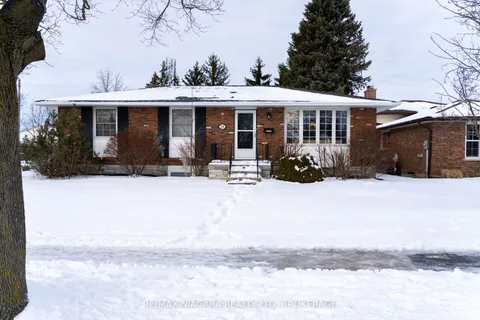 26 Page Drive, Welland, ON L3C 6E4