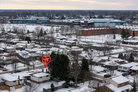 26 Page Drive, Welland, ON L3C 6E4