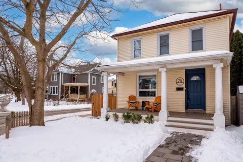 75 York St, St. Catharines, ON L2R 6C8