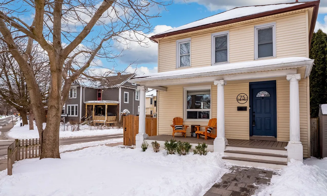 75 York St, St. Catharines, ON L2R 6C8