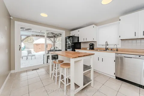 74 Rolling Meadows Dr, Kitchener, ON N2N 1T6