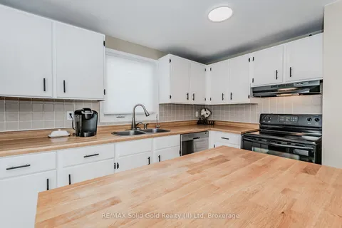 74 Rolling Meadows Dr, Kitchener, ON N2N 1T6