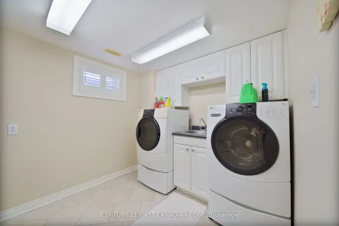 941 Cherryhaven Drive, ON N6K 4B1