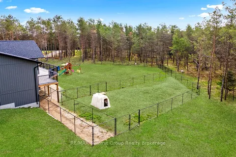 615690 Hamilton Lane, West Grey, ON N0C 1H0