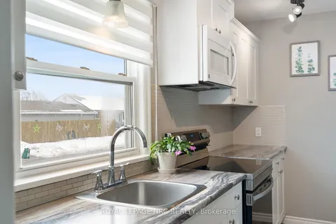 16 Admiral Rd, St. Catharines, ON L2P 1G5