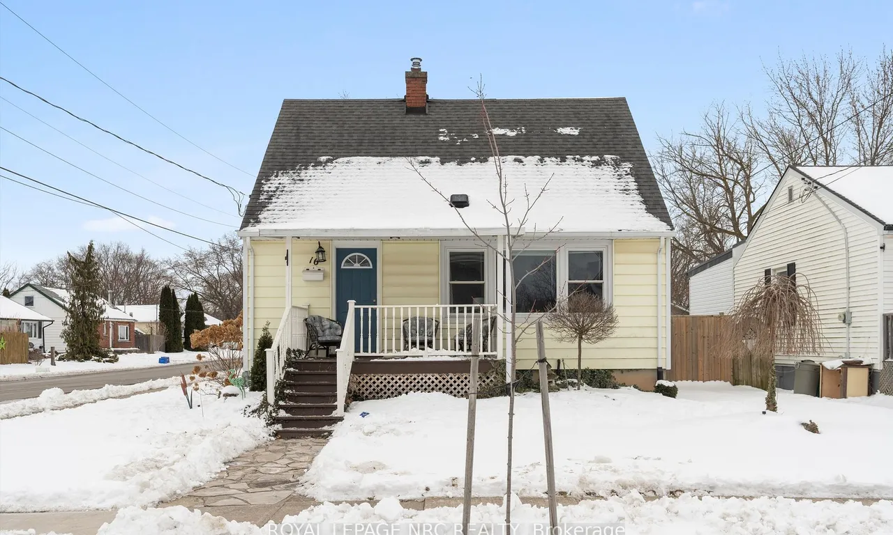 16 Admiral Rd, St. Catharines, ON L2P 1G5