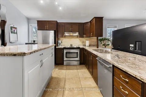 3 Wisteria Crt, Kitchener, ON N2E 3T4
