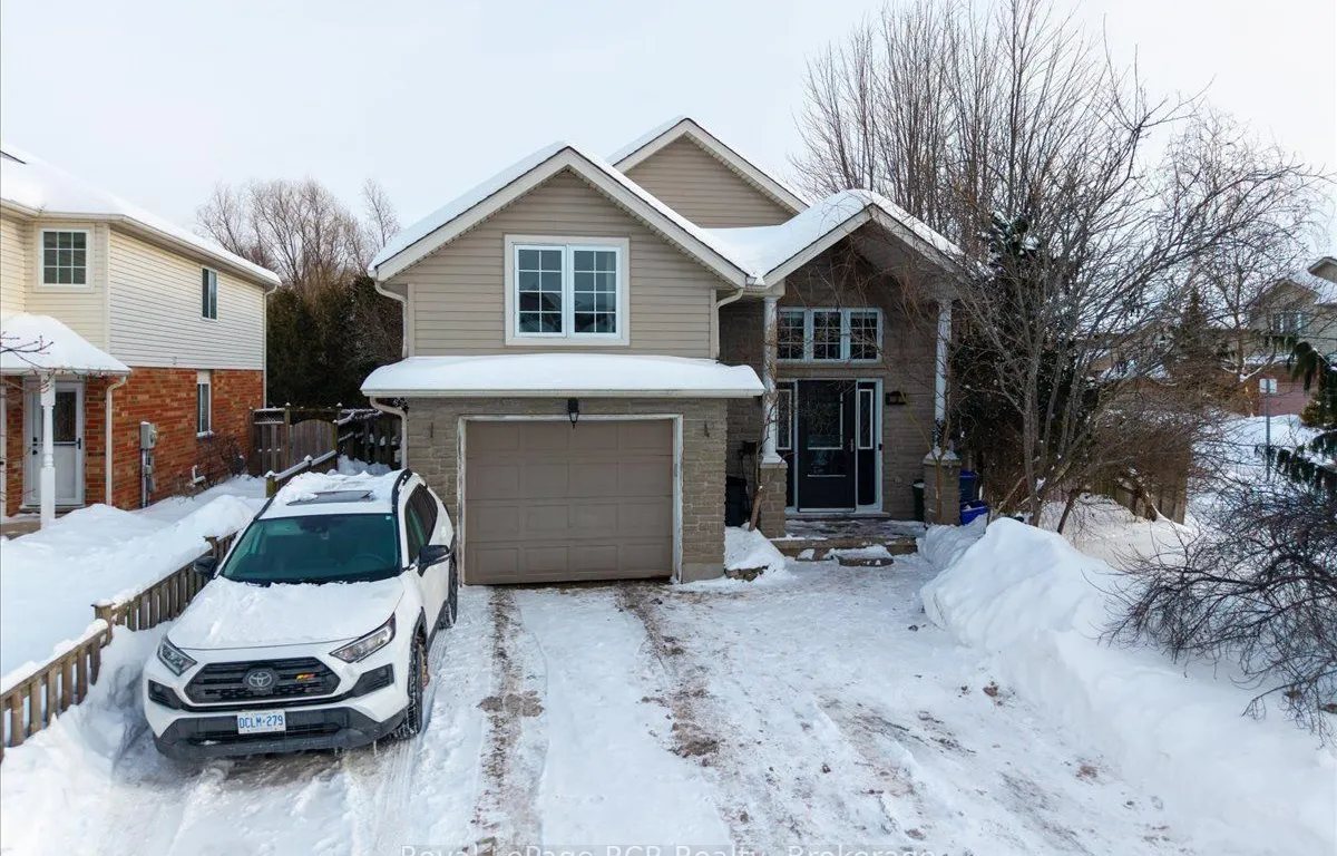 3 Wisteria Crt, Kitchener, ON N2E 3T4