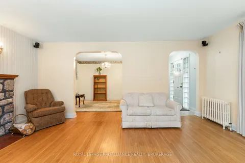 520 College St, Kingston, ON K7L 4M9