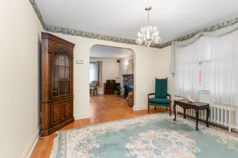 520 College St, Kingston, ON K7L 4M9