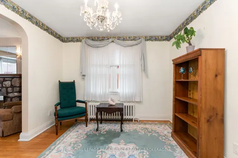 520 College St, Kingston, ON K7L 4M9