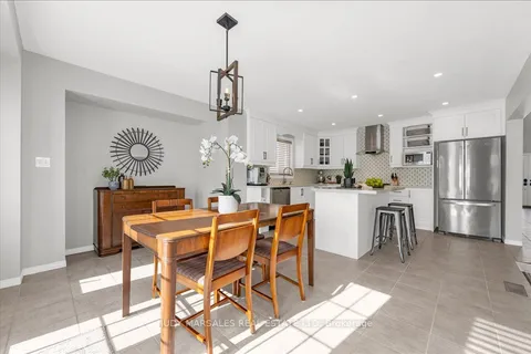 12 Holkham Ave, Hamilton, ON L9K 1P1