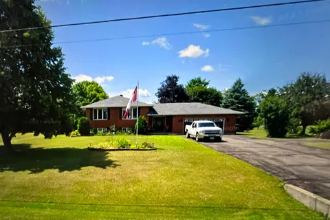 14 Davis Lane, Rideau Lakes, ON K7A 4S5