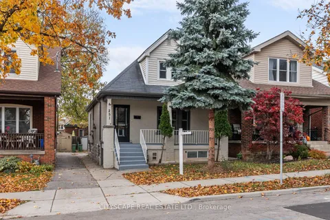 251 London St, Hamilton, ON L8K 2H1