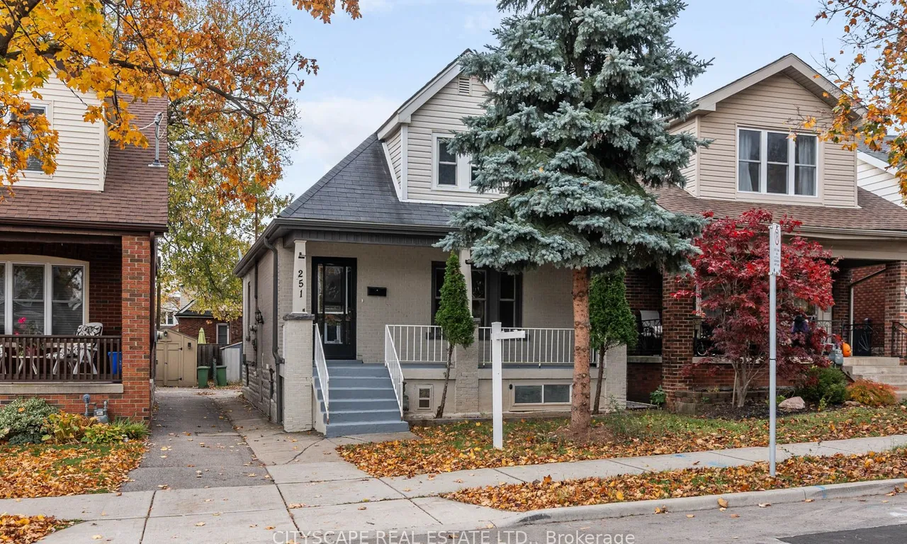251 London St, Hamilton, ON L8K 2H1