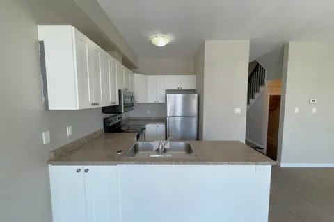 21 Diana Avenue, Brantford, ON N3T 0G7