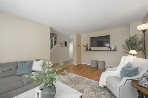 150 Golfdale Cres, London, ON N6C 5X4