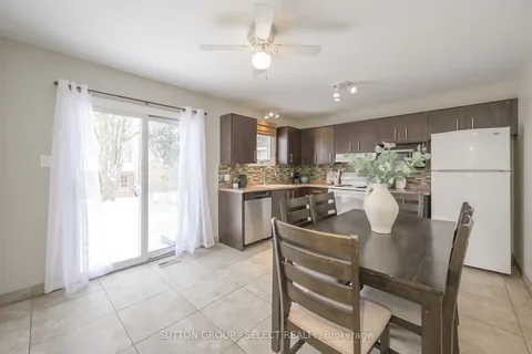 150 Golfdale Cres, London, ON N6C 5X4